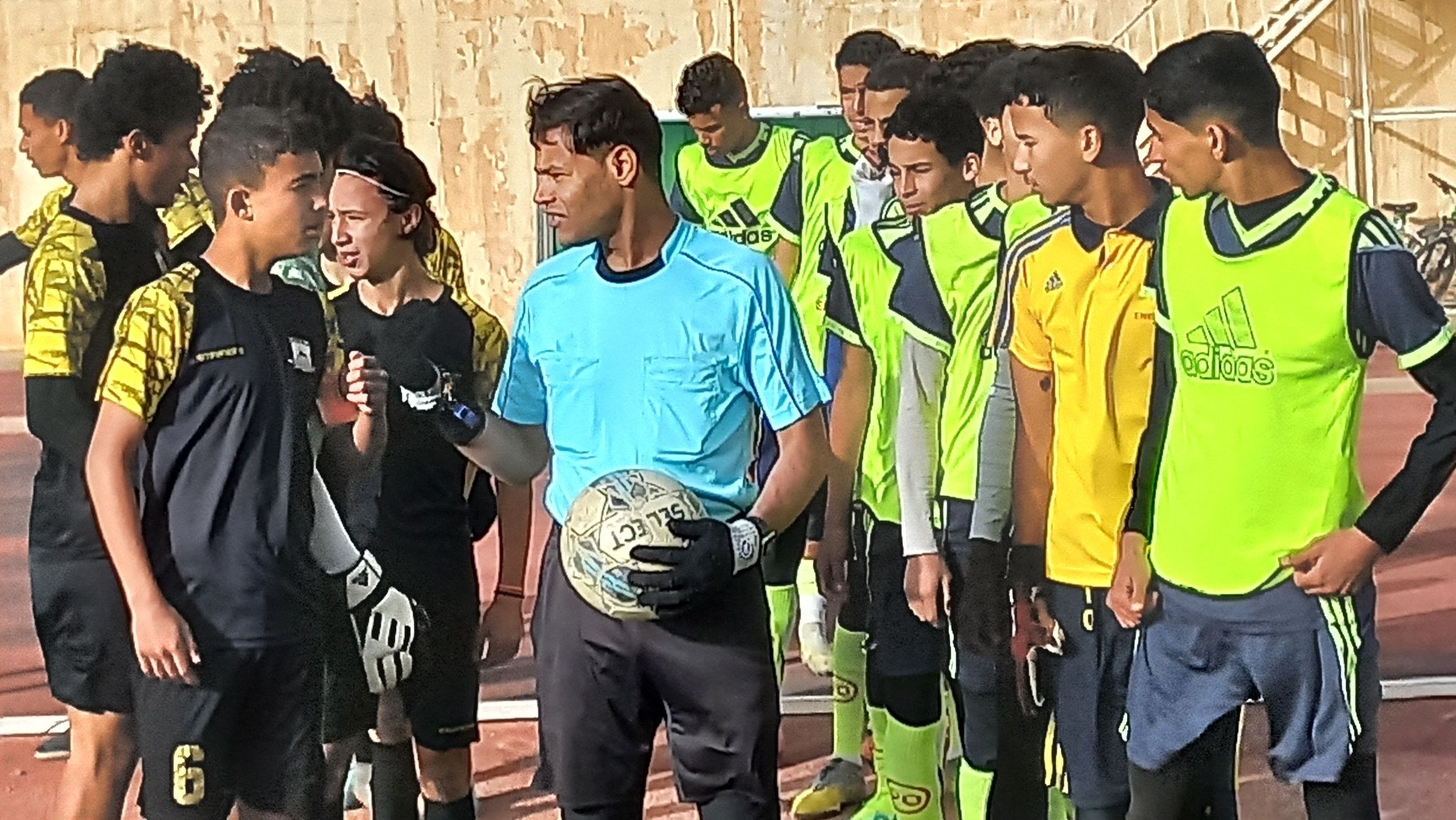 مدرسة المواهب الصغرى الواحات ضد نادي شبيبة حاسي الرمل