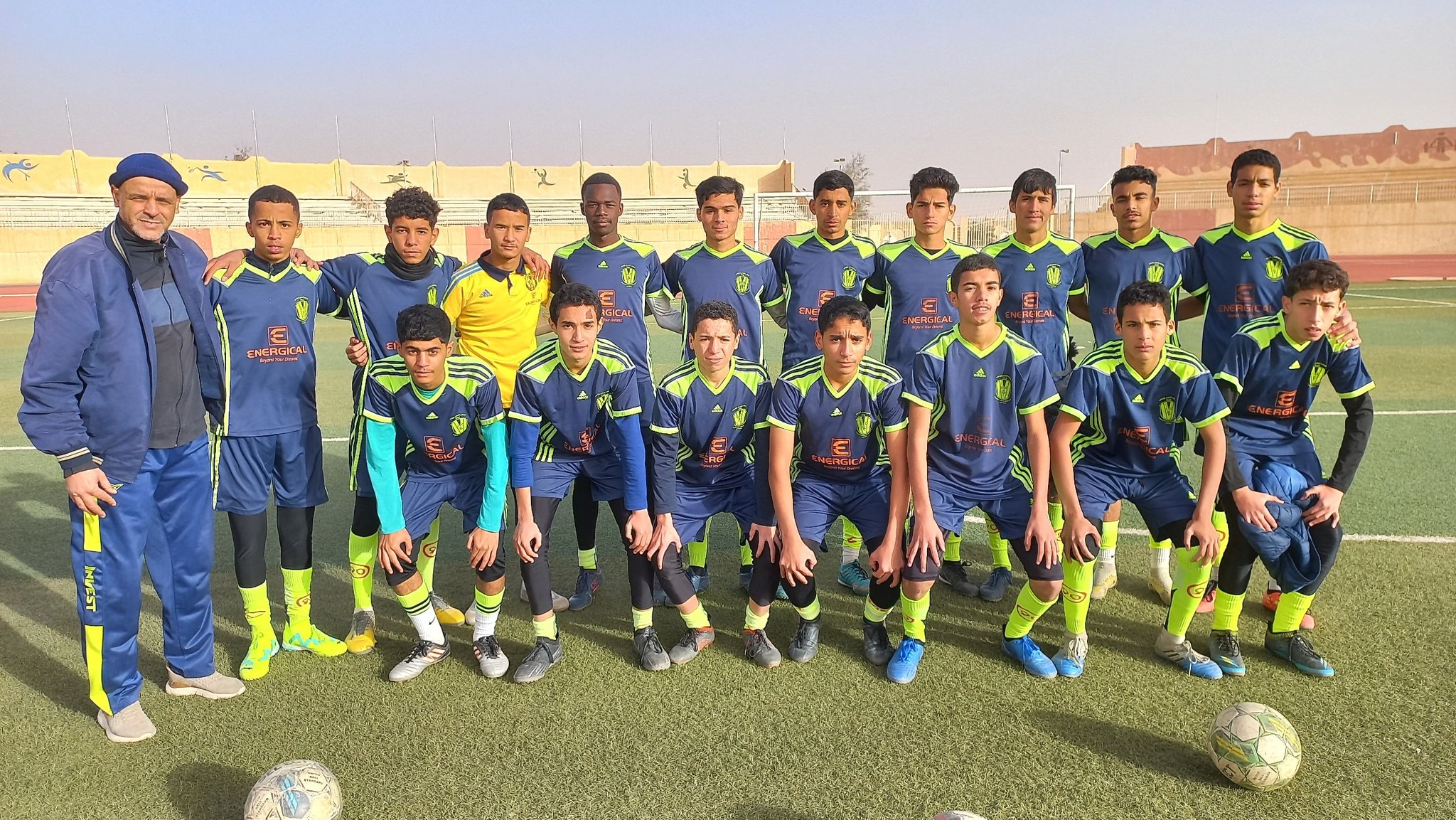 أقل من 15 سنة